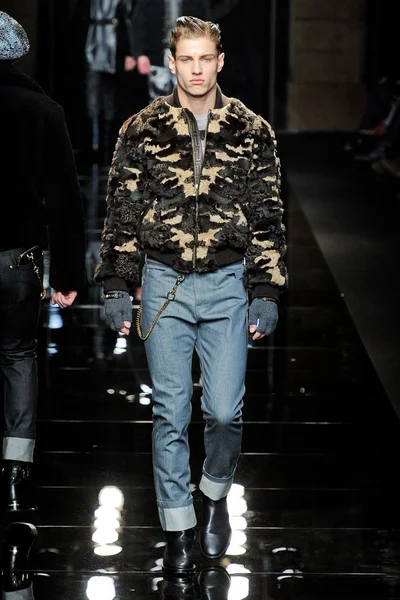 Look 24